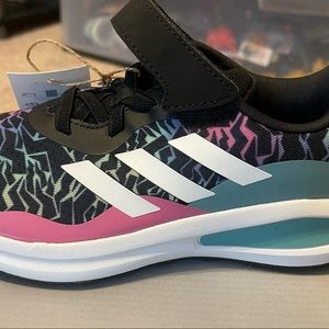 NEW GIRLS ADIDAS TENNIS SHOES